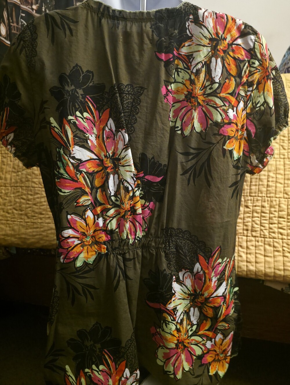 KOI Women's Floral Tie-Neck Scrub Top - Olive, Pink & Orange, Size Lg - Picture 2 of 3